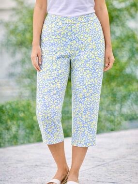 🌿 Liz Claiborne Lizsport Capris 🌼 | Size 8 | Leaf & Floral Print | Like New